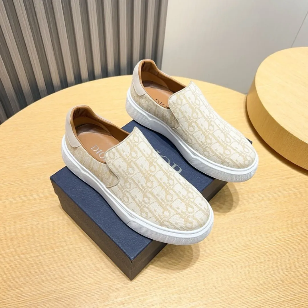 Men's men's shoes💰P380💰[DIOR] Dior's new slip-on shoes🆕Exclusive hot-selling items✨Very comfortable on the feet, fine workmanship Material: Original fabric➕High-quality sheepskin lining + original wear-resistant outsole👍🏻Features: High-end and comfortable, purely handmade to create the perfect shoe that suits you best. Number of yards: 38–45
